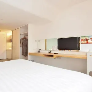 https://60-west.getmacauhotels.com