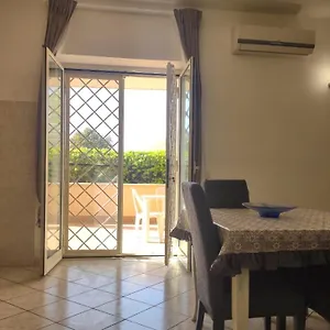 Lizzies Hus , Fiumicino Italy